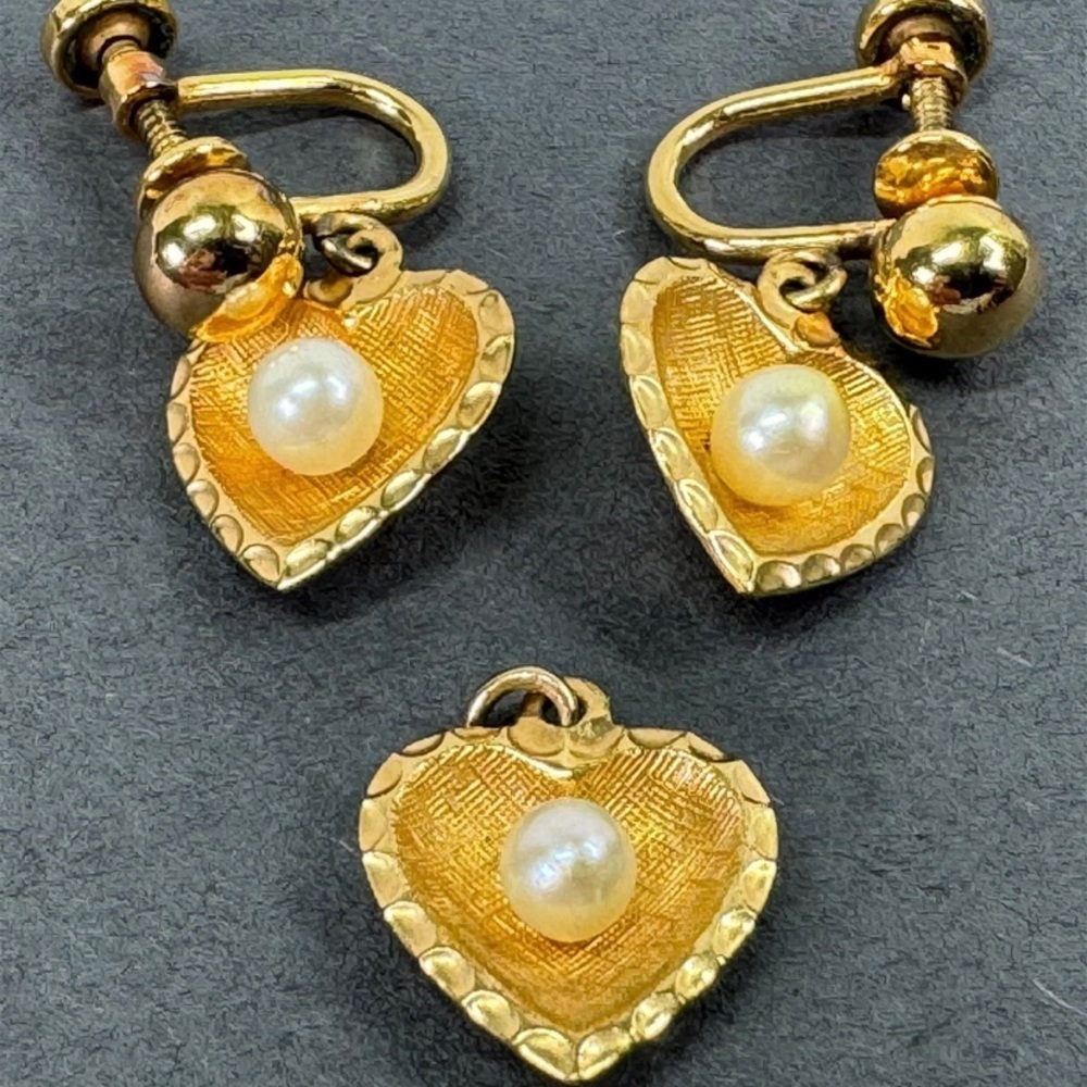 Vintage 12K gold‎ filled faux pearl heart screw earrings + miniature pendant. - Picture 2 of 6